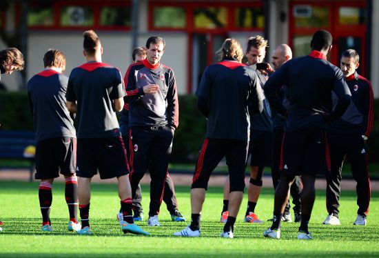 麻将胡了-包含AC米兰对阵黑暗马拉加仙女球队，实力均衡竞争激烈的词条